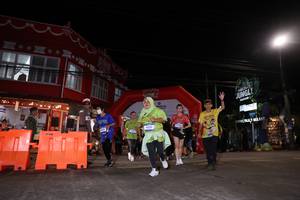 BIB: 4226
                            <button type="button" onclick="openModal(26262557)" class="btn btn-primary btn-sm float-right btn-popup" data-toggle="modal" data-target=".modal-high-quality">
                        <i class="fas fa-shopping-cart"></i> Add to Cart
                    </button>
                                            <button type="button" onclick="isThisMe(26262557, true)" class="btn btn-success btn-sm float-right btn-popup btn-isme hidden" data-toggle="tooltip" data-placement="bottom" title="นี่คือรูปของคุณใช่ไหม คลิกที่นี่เพื่อเอาเข้าอัลบั้ม">
                        <i class="fas fa-plus"></i> Add to album
                    </button>
                    <button type="button" onclick="isThisMe(26262557, false)" class="btn btn-warning btn-sm float-right btn-popup btn-isnotme hidden">
                        <i class="fas fa-ban"></i> Remove from album
                    </button>